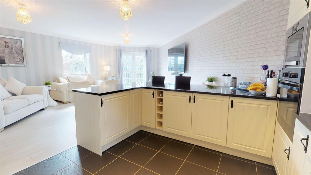 Additional image 6 of 2 bed flat for saleAlmond Court, Northowram, Halifax HX3