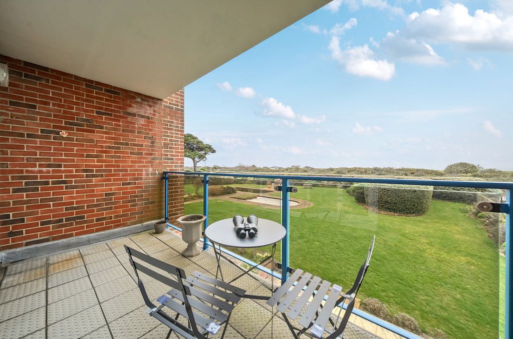 Additional image 8 of 3 bed flat for saleSea Front, Hayling Island, Hampshire PO11