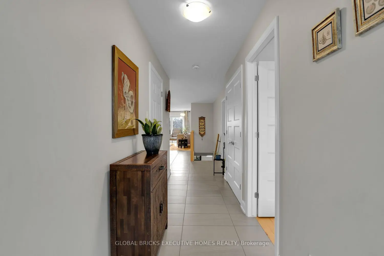 52 Des Benevoles Street
