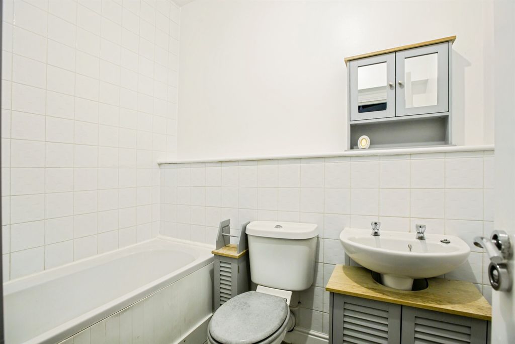 Additional image 10 of 2 bed penthouse for saleCharlotte Close, Halifax HX1
