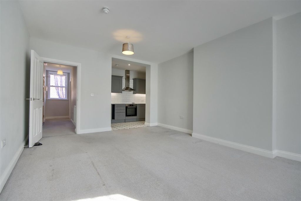 Additional image 5 of 2 bed flat for saleEast Street, Havant PO9