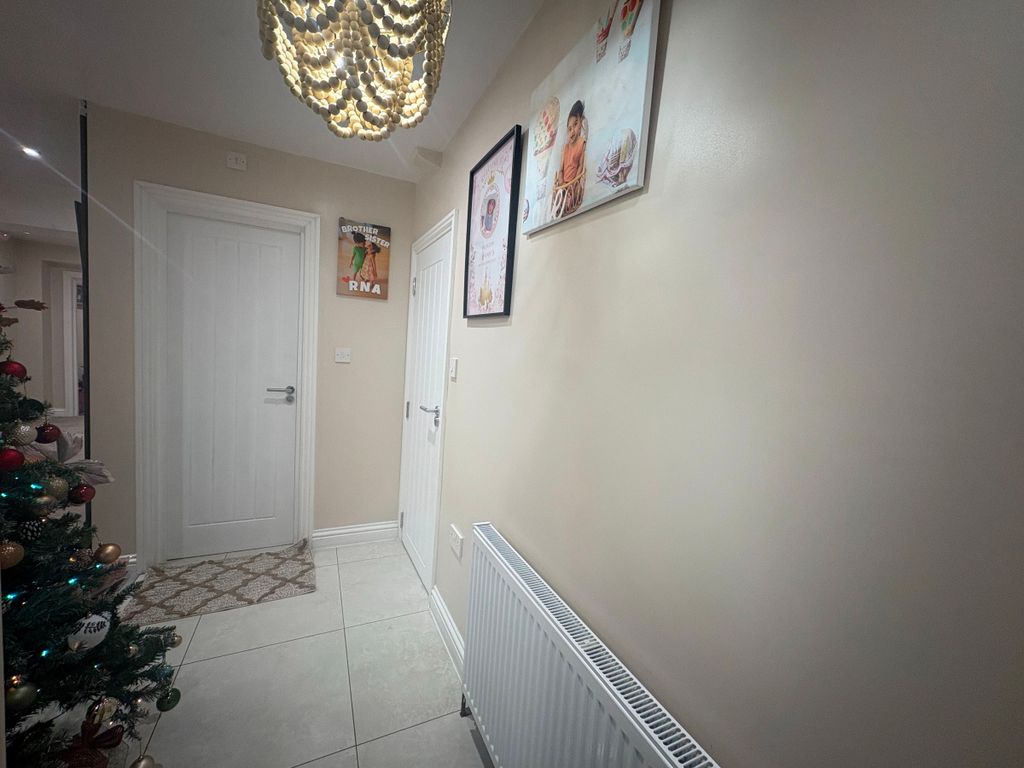 Additional image 4 of 6 bed semi-detached house for saleWentworth Crescent, Hayes UB3