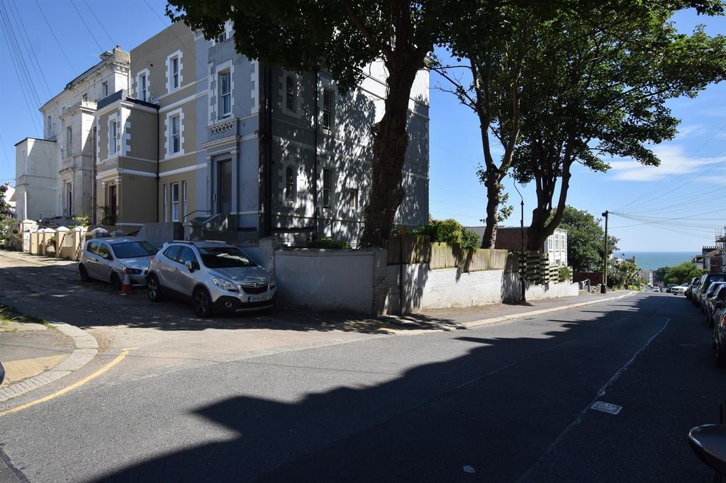 3 bed flat for saleSt. Pauls Place, St. Leonards-On-Sea TN37 photo 3