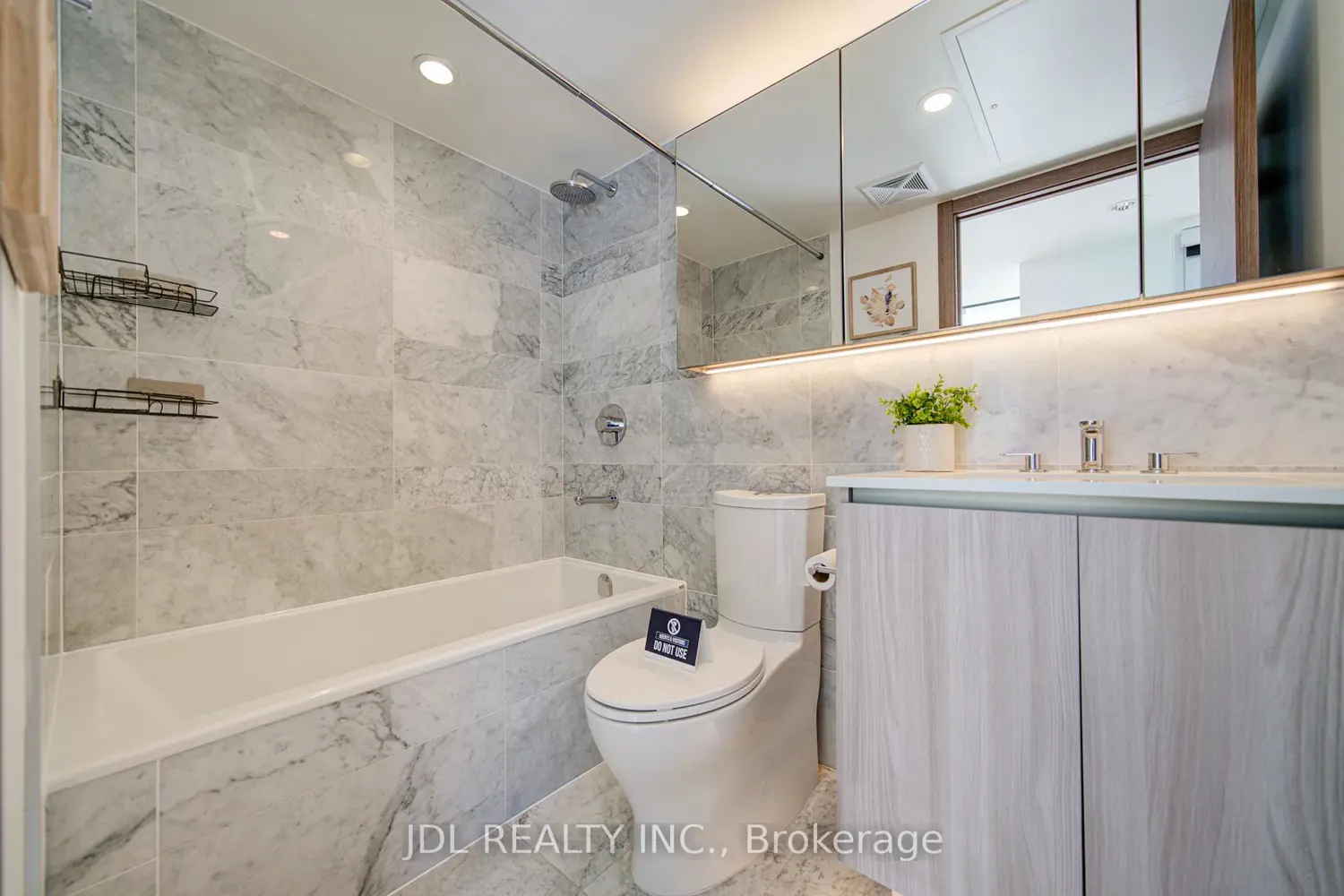 Additional image 7 of 17 Bathurst Street 902