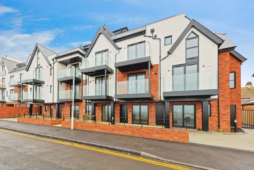 3 bed flat for saleSt Georges Terrace, Herne Bay, Kent CT6