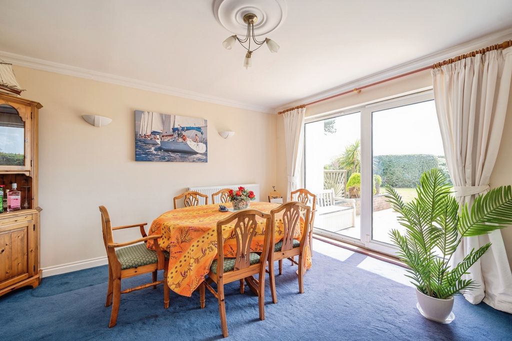 Additional image 17 of 3 bed flat for saleSea Front, Hayling Island, Hampshire PO11