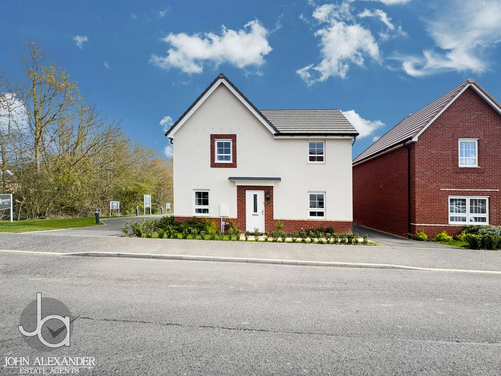 4 bed detached house for salePrimrose Avenue, Dovercourt CO12