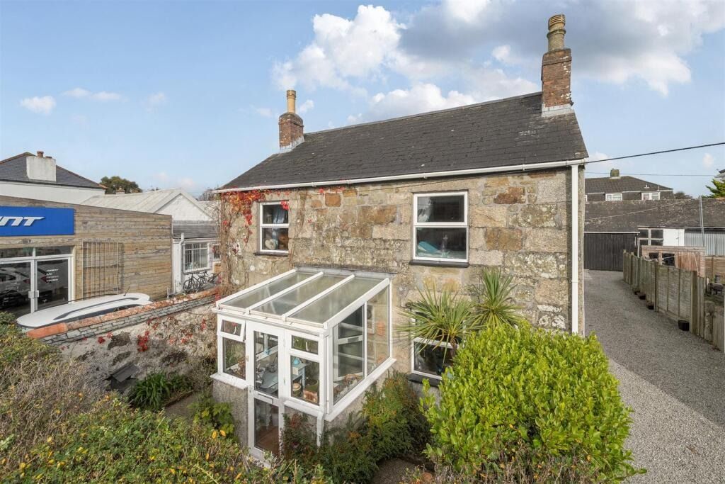 4 bed detached house for saleHelston, Stone Fronted Detached Home TR13