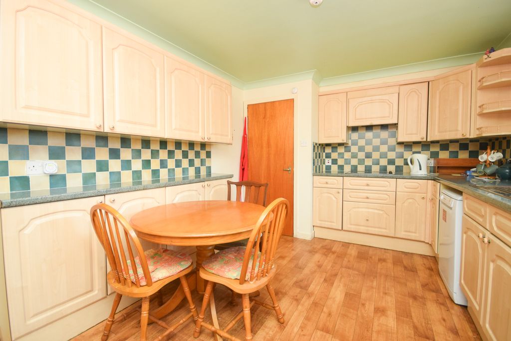 3 bed detached bungalow for saleLennoch Circle, Comrie, Crieff PH6 photo 5