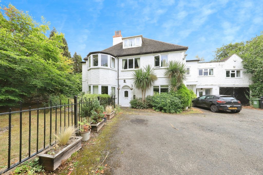 6 bed detached house for saleHillgrove Crescent, Kidderminster, Worcestershire DY10