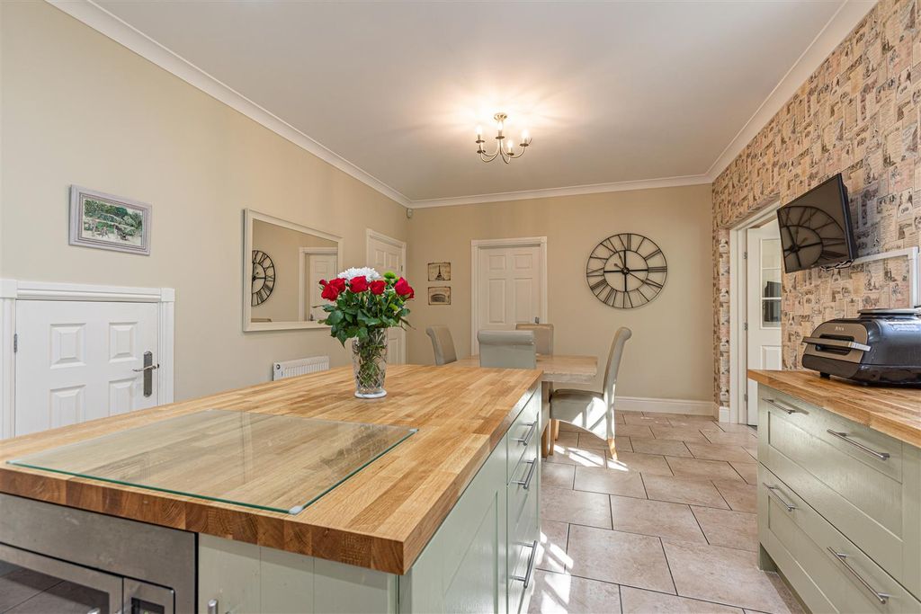 Additional image 11 of 5 bed detached house for sale33 Bowmont Court, Heiton, Kelso TD5