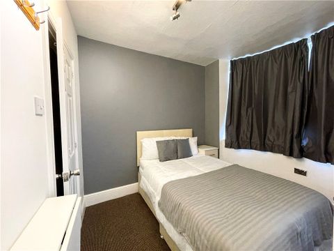 Prince Of Wales Avenue, Reading, Berkshire RG30, Room to rent