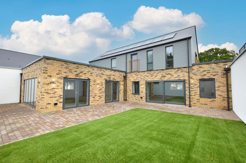 4 bed detached house for salePlot 2, Three Acres, Toms Lane, Kings Langley WD4 photo 2