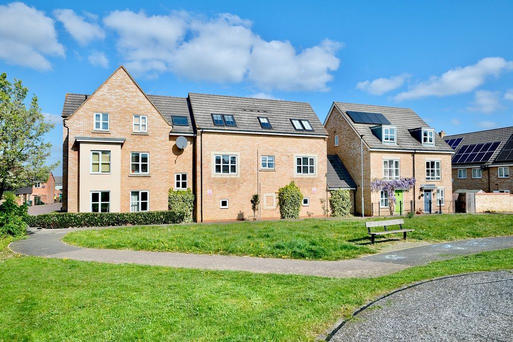 2 bed flat for saleStokes Drive, Godmanchester, Huntingdon PE29
