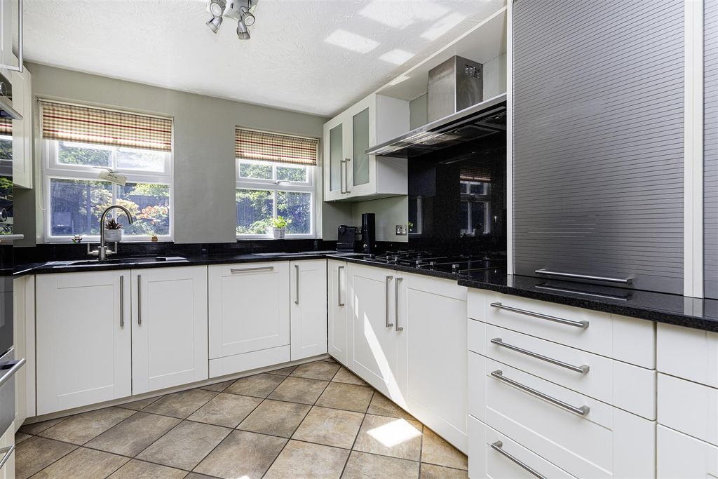 Additional image 15 of 5 bed detached house for saleWhitebeam Park, Birkby, Huddersfield HD2