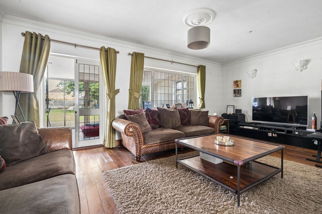 Additional image 3 of 4 bed detached house for saleWellesley Avenue, Iver SL0
