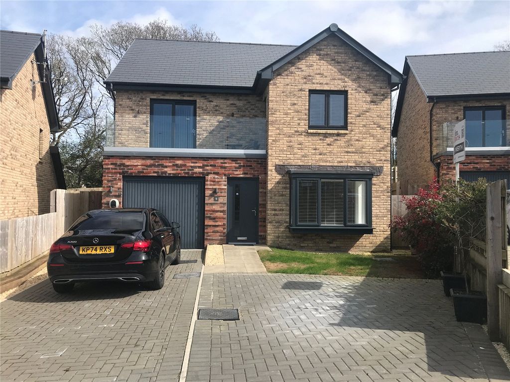 4 bed detached house for saleGerddi Gwenllian, Mynyddygarreg, Kidwelly, Carmarthenshire SA17