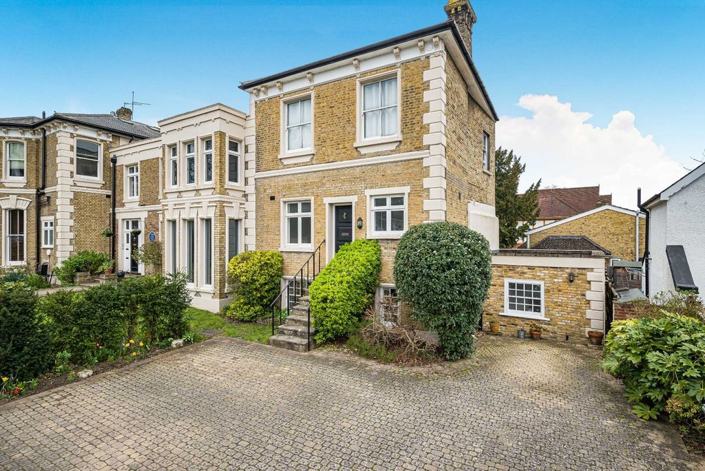 2 bed maisonette for saleWesterham Road, Keston, Kent BR2