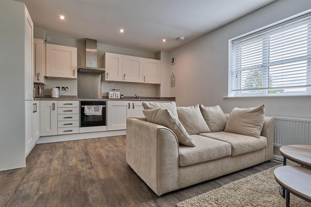 Additional image 2 of 1 bed flat for saleRyelands Crescent, Stoke Golding, Nuneaton CV13