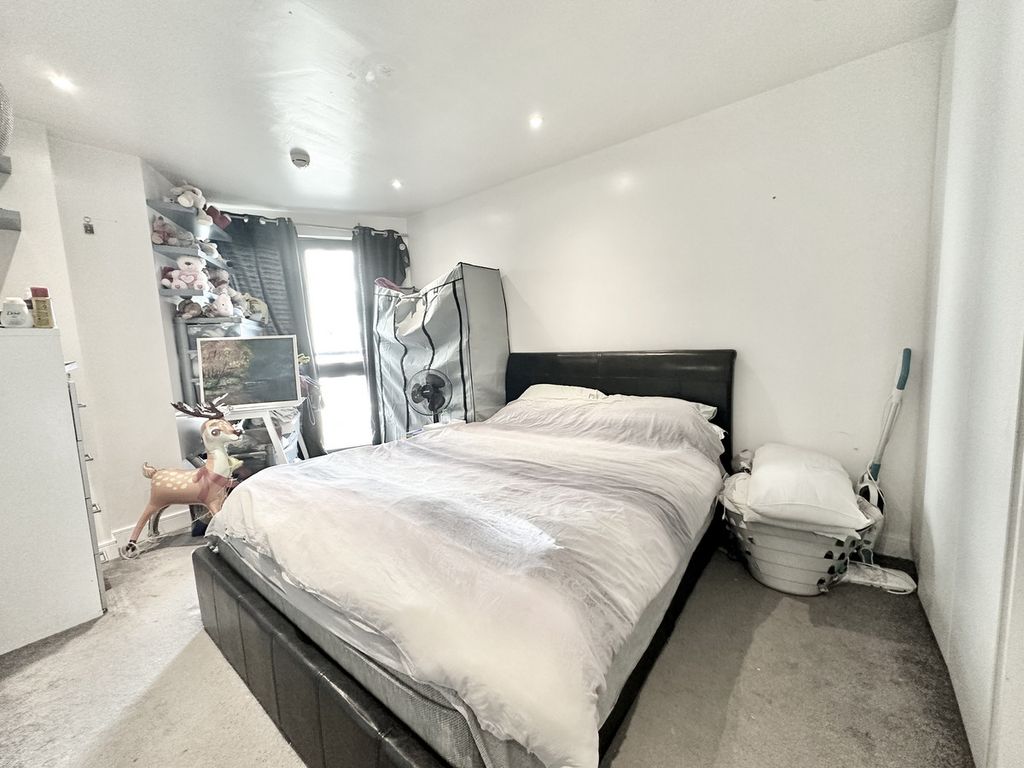 Additional image 4 of 2 bed flat for salePerth Road, Ilford IG2