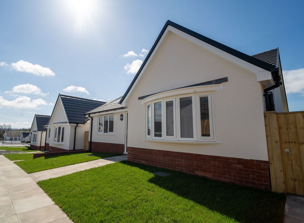 3 bed detached bungalow for sale10-24 Llys Y Felin, Kidwelly SA17