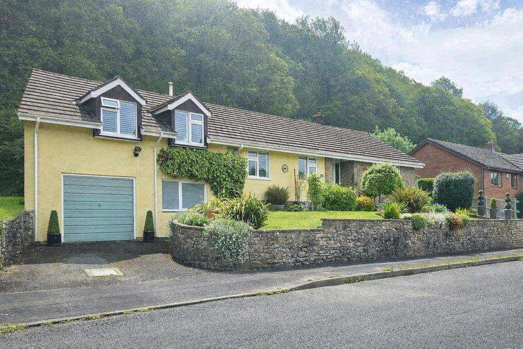 3 bed detached bungalow for saleUnder Ffrydd Wood, Knighton LD7