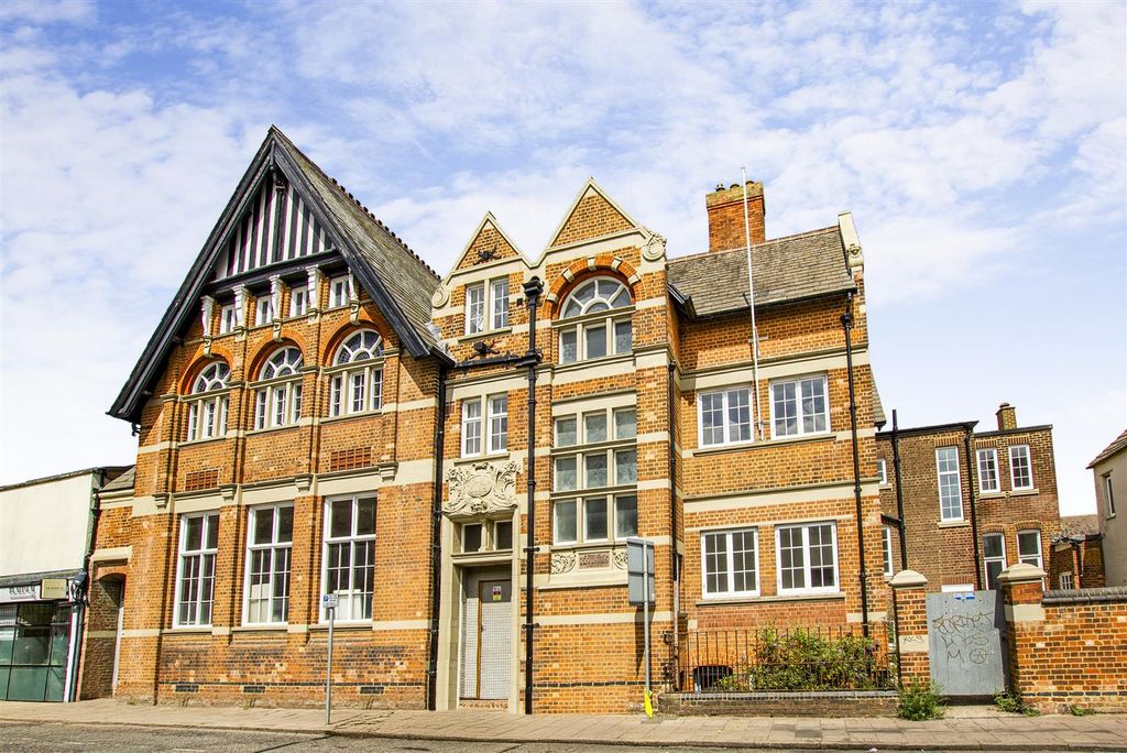 2 bed flat for saleNN16, Montagu Street, Kettering