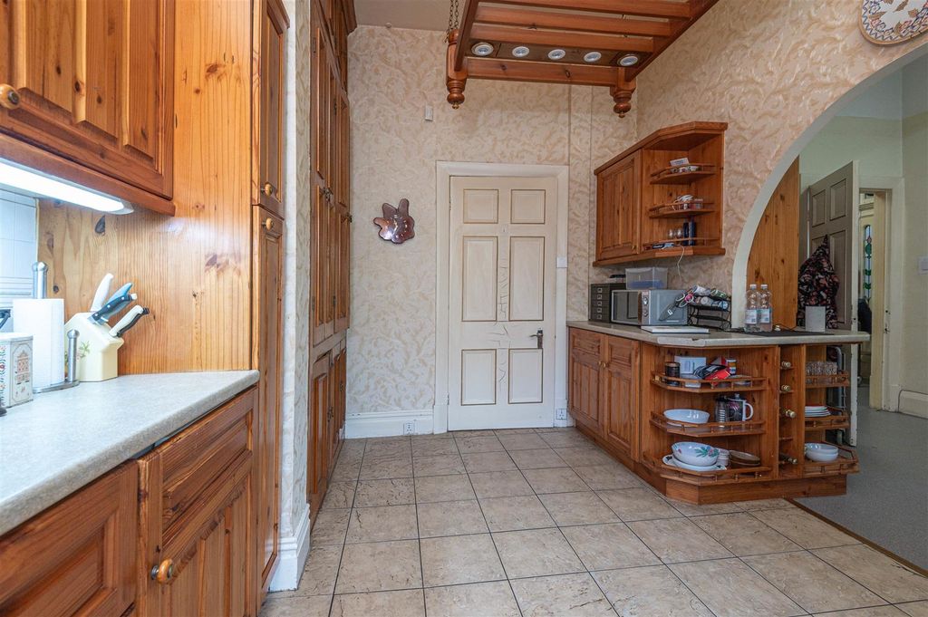 Additional image 17 of 6 bed semi-detached house for salePark Drive, Huddersfield HD1