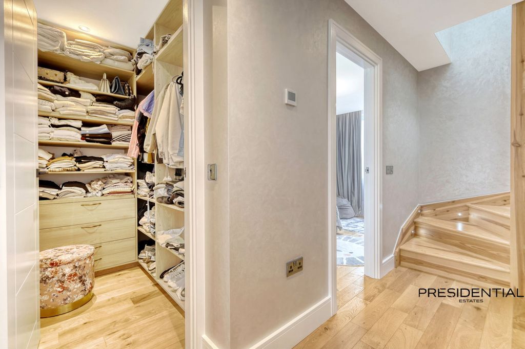 Additional image 29 of 5 bed property for saleKenwood Gardens, Gants Hill IG2