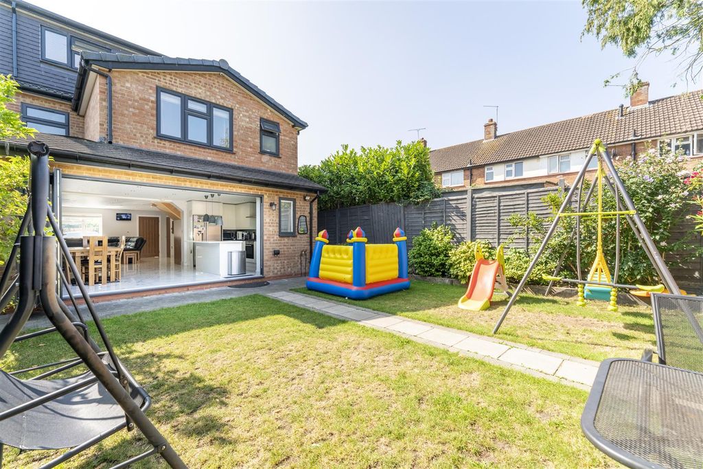 Additional image 17 of 5 bed semi-detached house for saleSt. Margarets Close, Iver SL0
