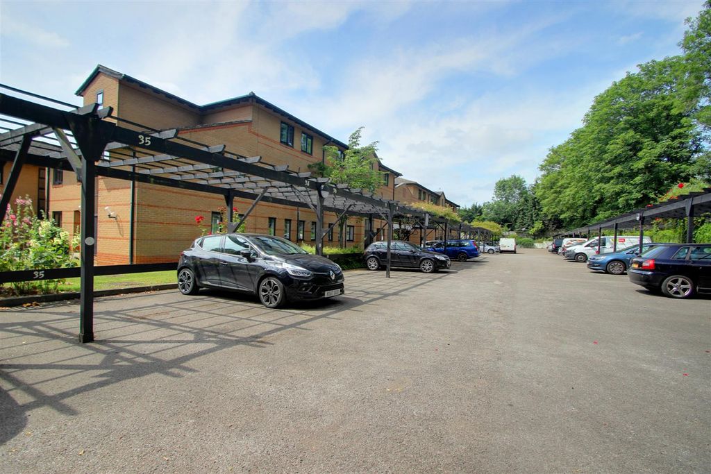 Additional image 14 of 2 bed flat for saleLakeview, Railway Terrace, Kings Langley WD4