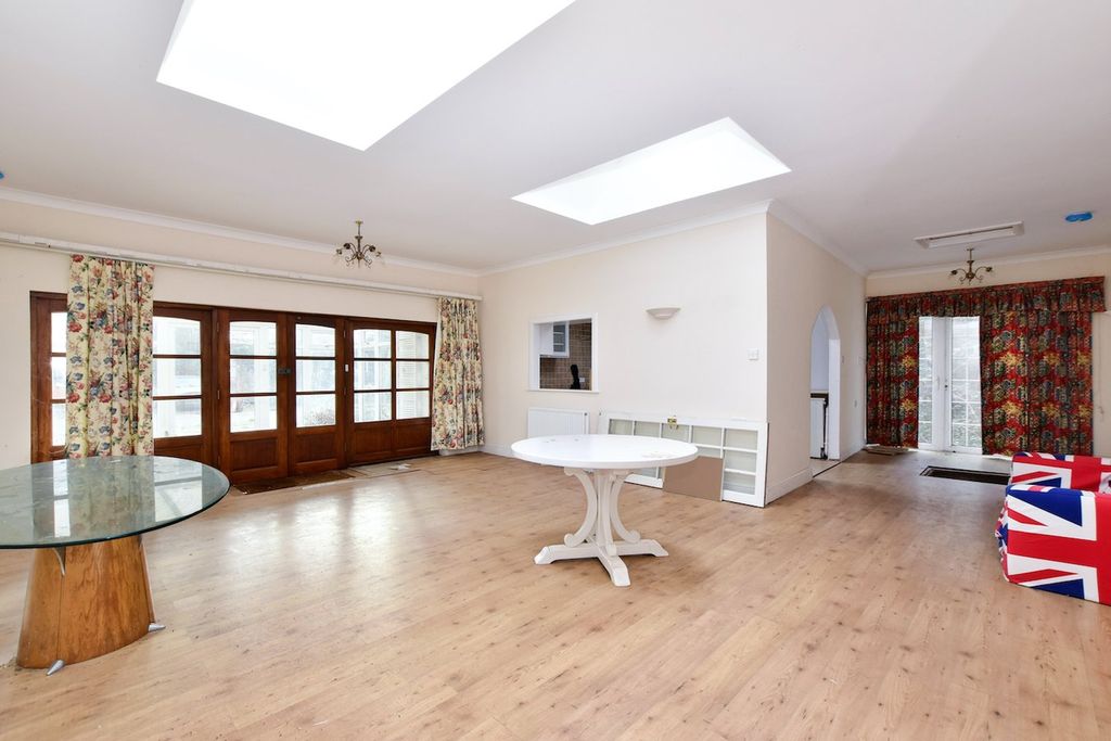 Additional image 6 of 7 bed semi-detached house for saleWarren Lodge, Iver Heath SL0