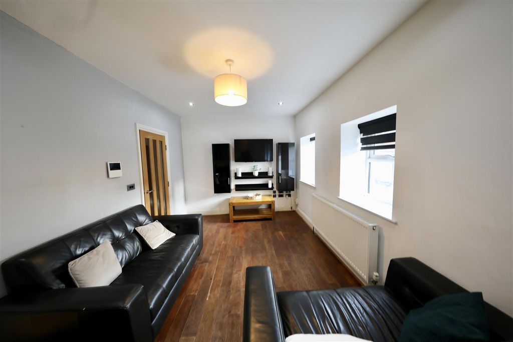 Additional image 5 of 2 bed flat for saleGeorge Street, Hull HU1