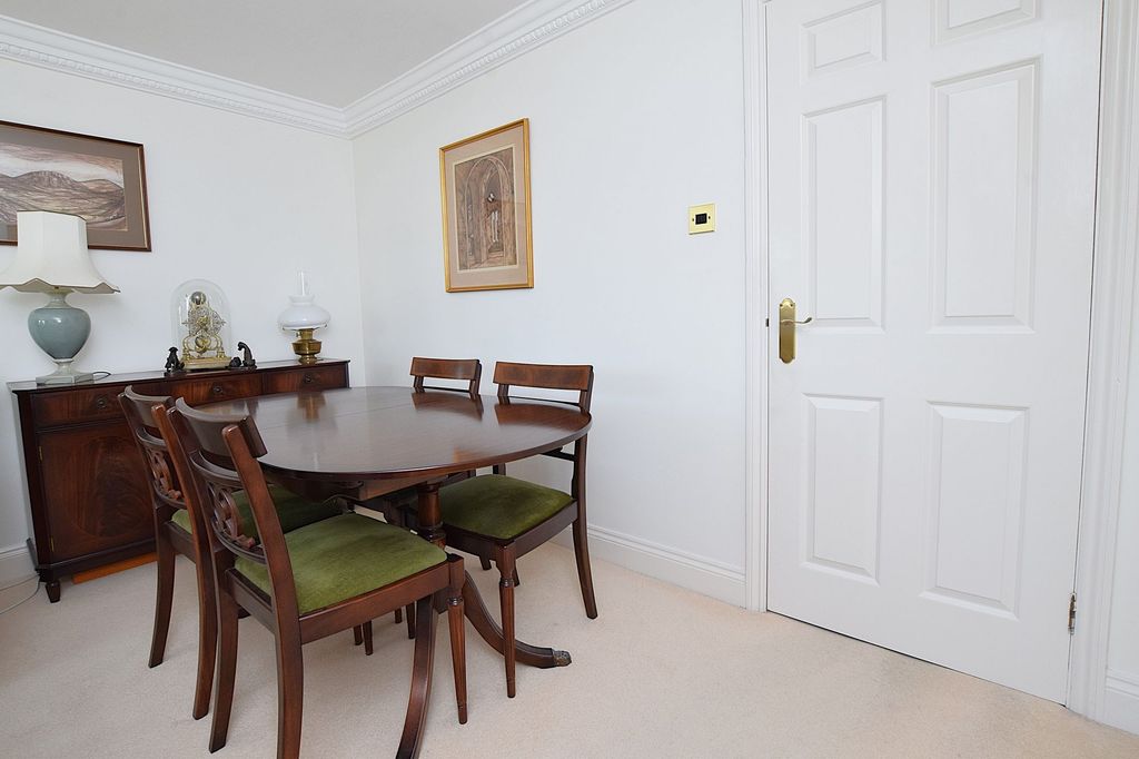 2 bed flat for saleChestnut Grove, Great Stukeley PE28 photo 5