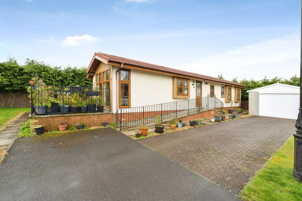 2 bed mobile/park home for saleGairneybridge, Kinross KY13