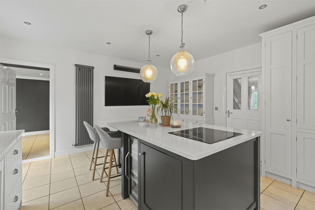 Additional image 4 of 5 bed property for saleCollege Drive, Ilkley LS29