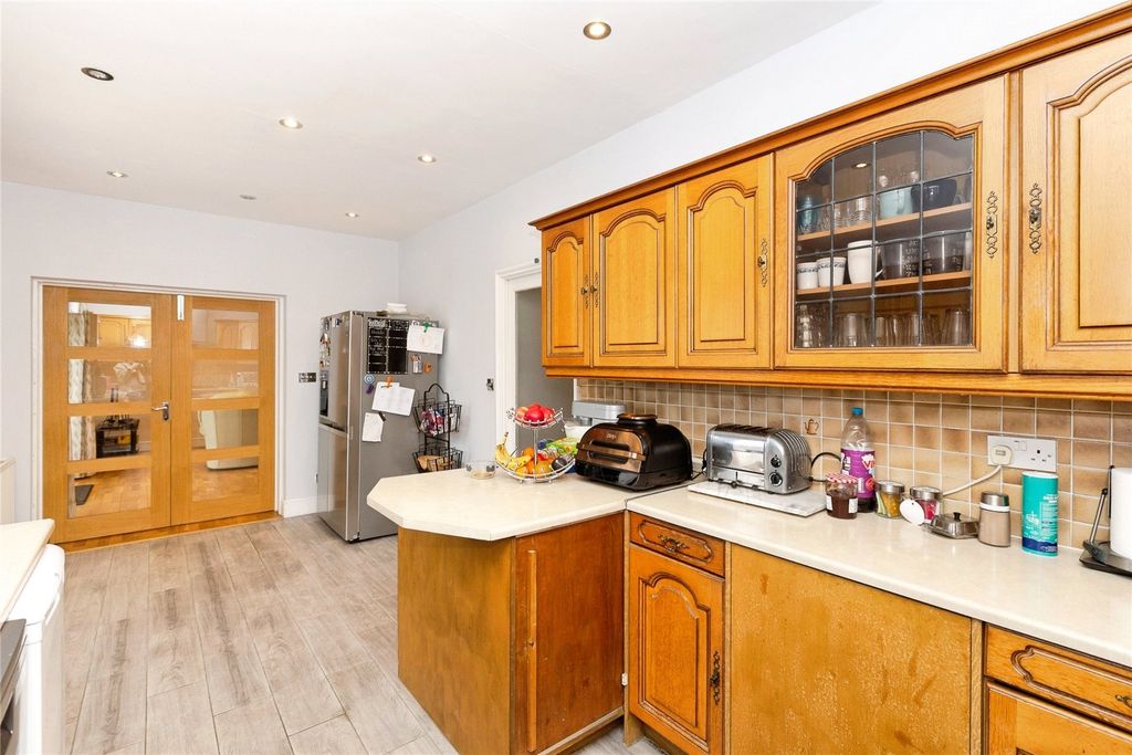 Additional image 6 of 5 bed end terrace house for saleTomswood Hill, Ilford IG6