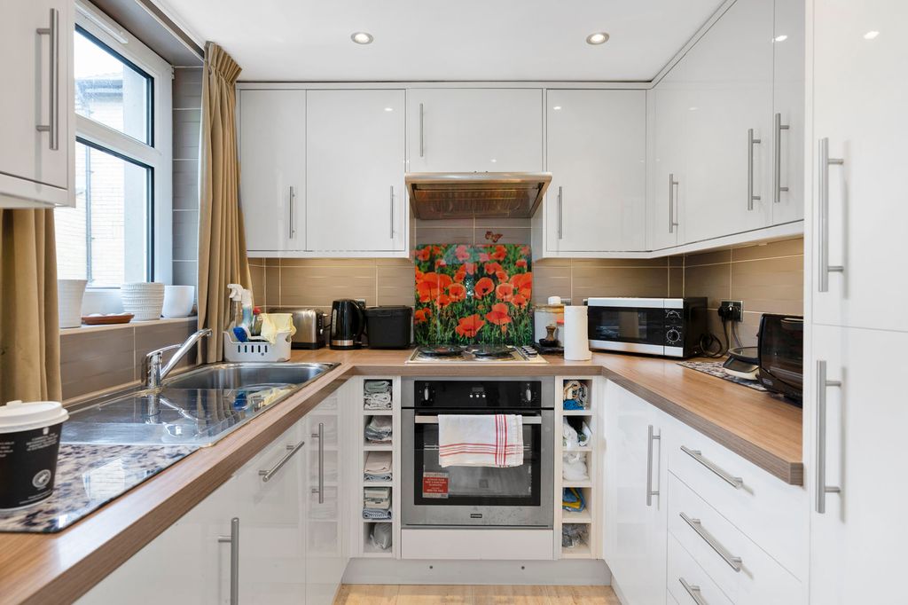 1 bed flat for sale24 Whitestone Court, Innerleithen Road, Peebles EH45 photo 4