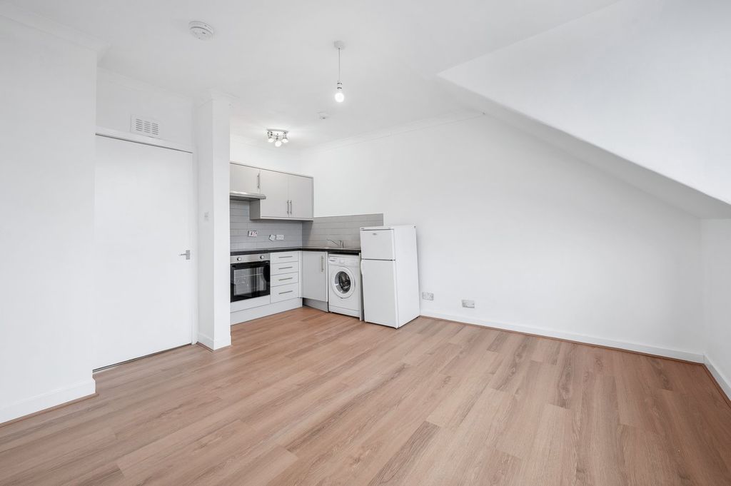 Additional image 3 of 1 bed flat for saleLady Campbells Walk, Dunfermline KY12