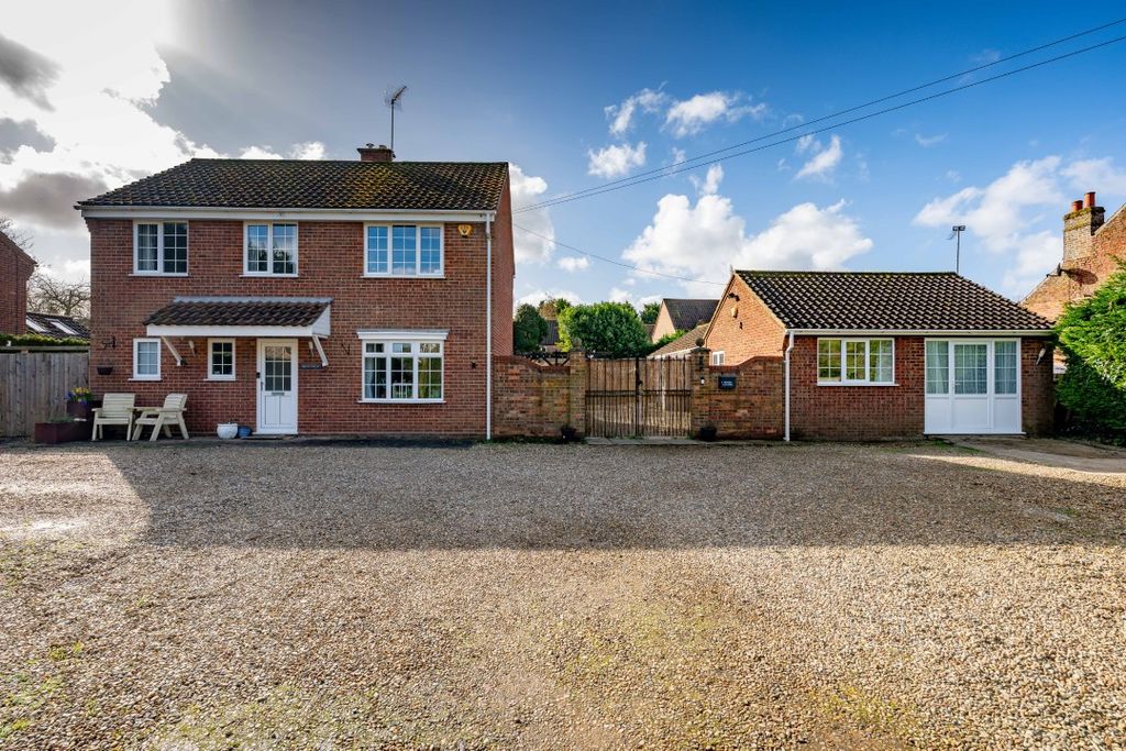 5 bed detached house for saleSaddlebow, King's Lynn PE34