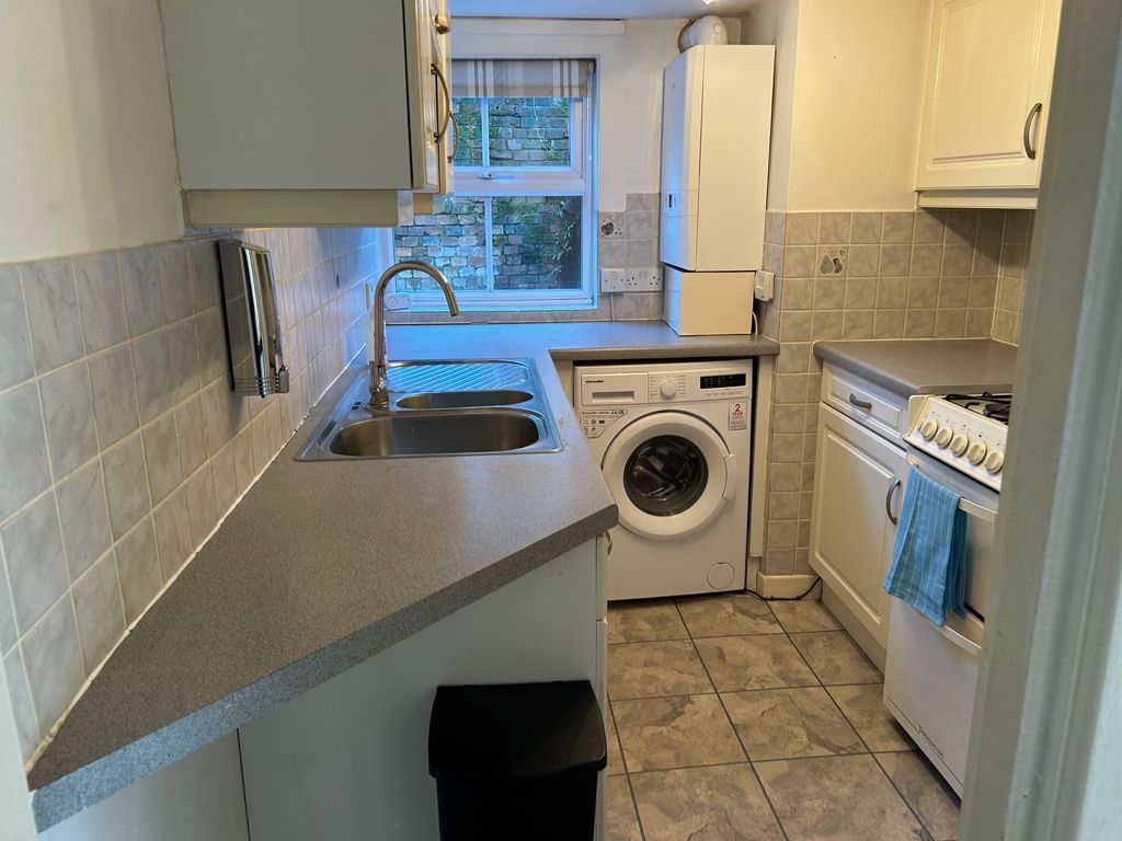 Additional image 5 of 1 bed flat for saleThe Laurels, Hungerford RG17