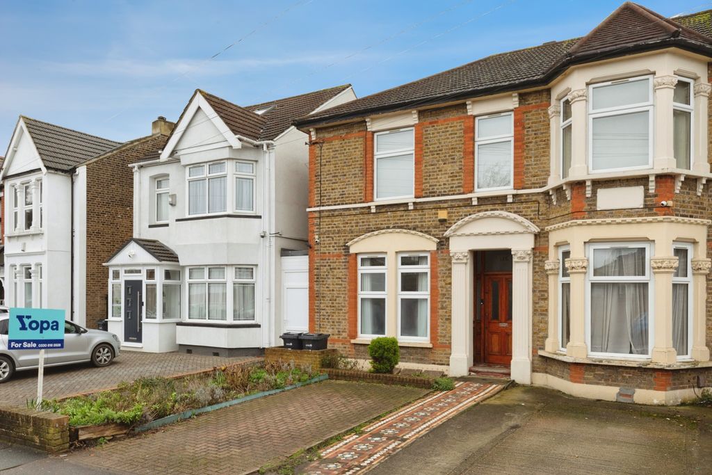 Additional image 20 of 2 bed flat for saleWellesley Road, Ilford IG1