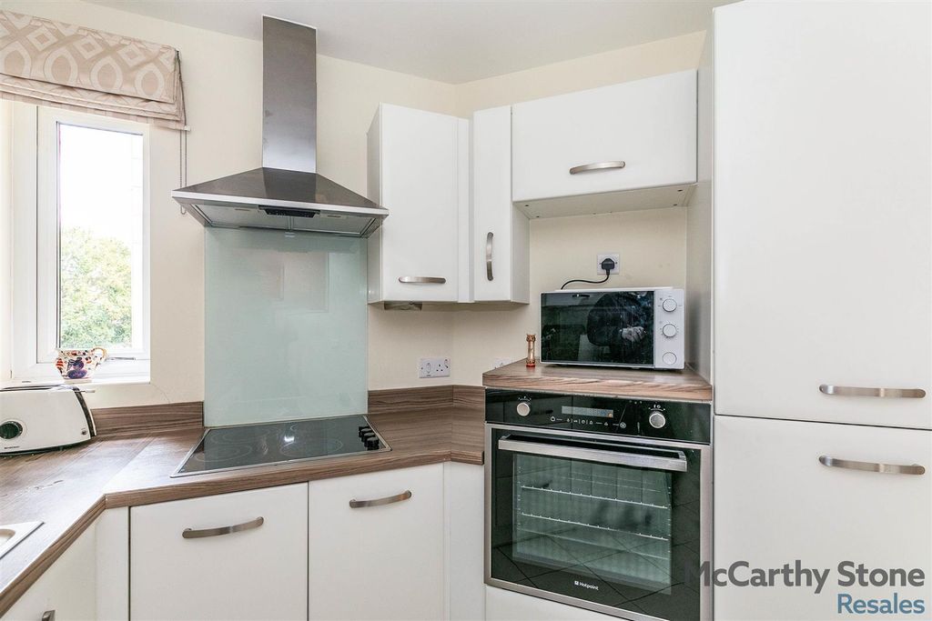 Additional image 9 of 1 bed flat for saleElm Tree Court, High Street, Huntingdon PE29