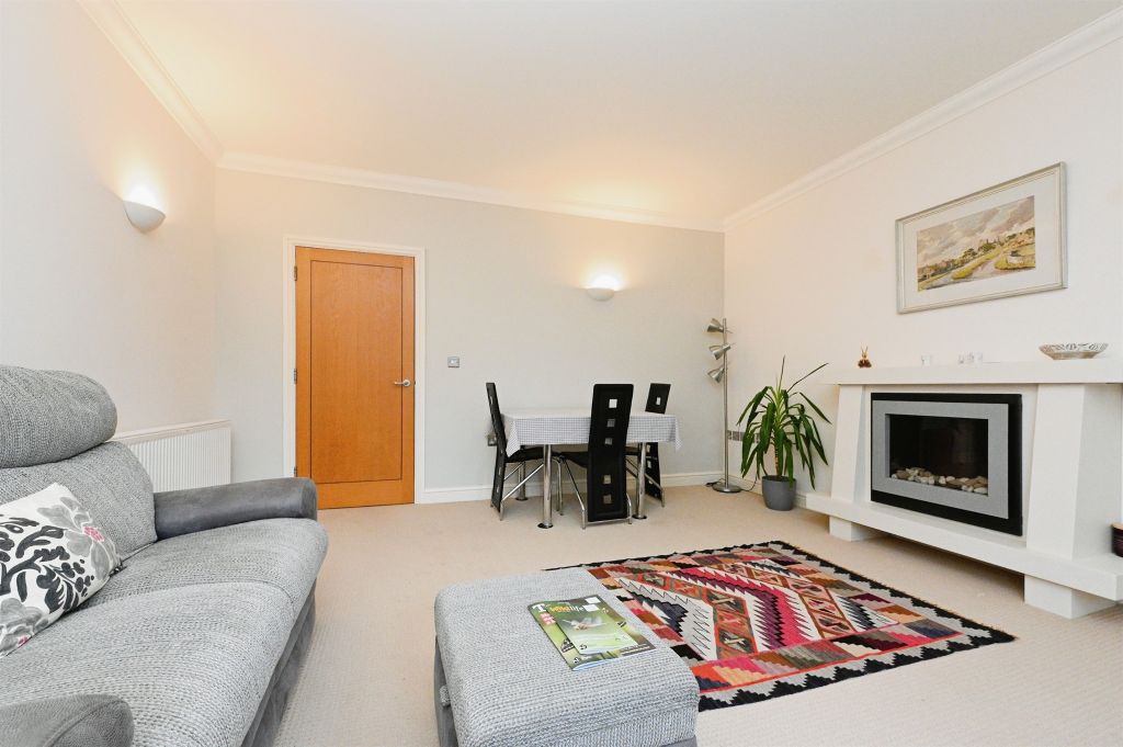 2 bed flat for saleWestgate, Hunstanton PE36 photo 2