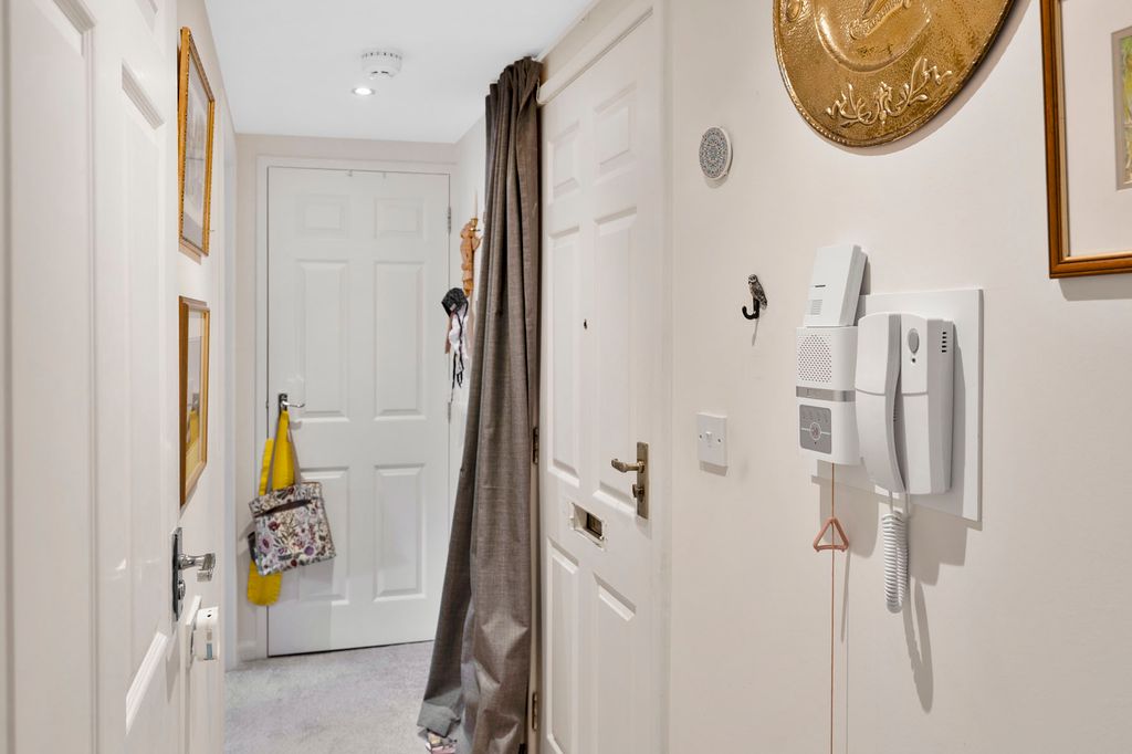 1 bed flat for sale24 Whitestone Court, Innerleithen Road, Peebles EH45 photo 5