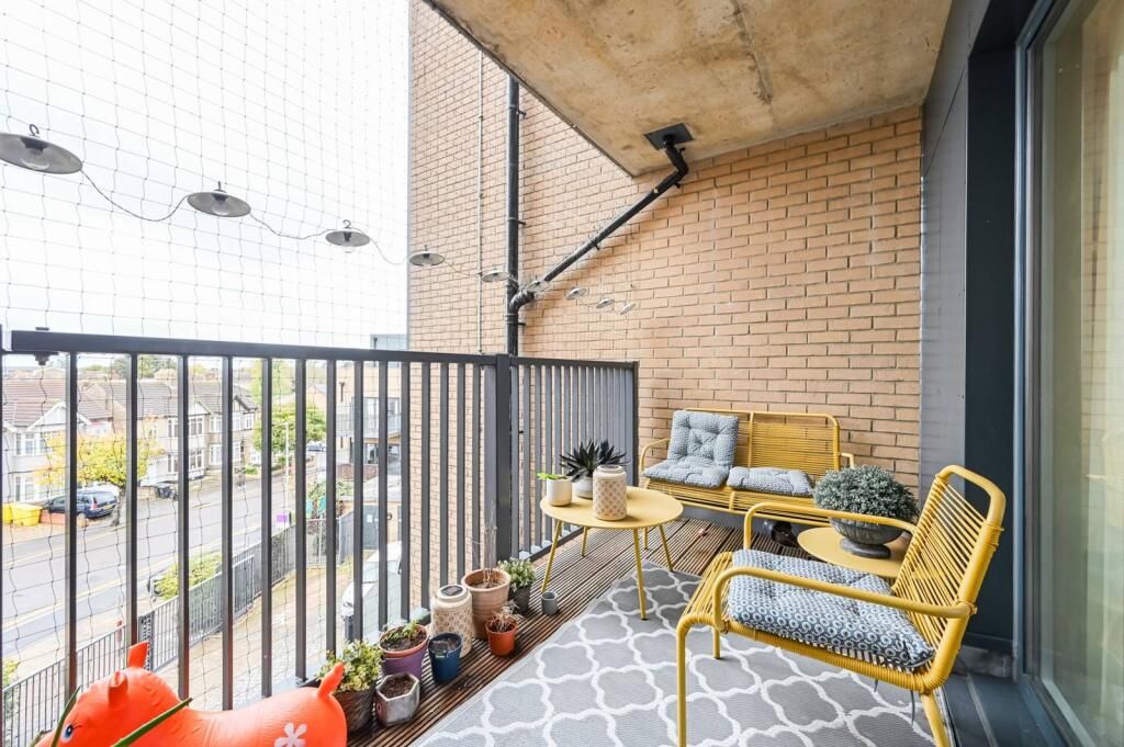 Additional image 2 of 3 bed flat for saleClarence Avenue, Gants Hill IG2