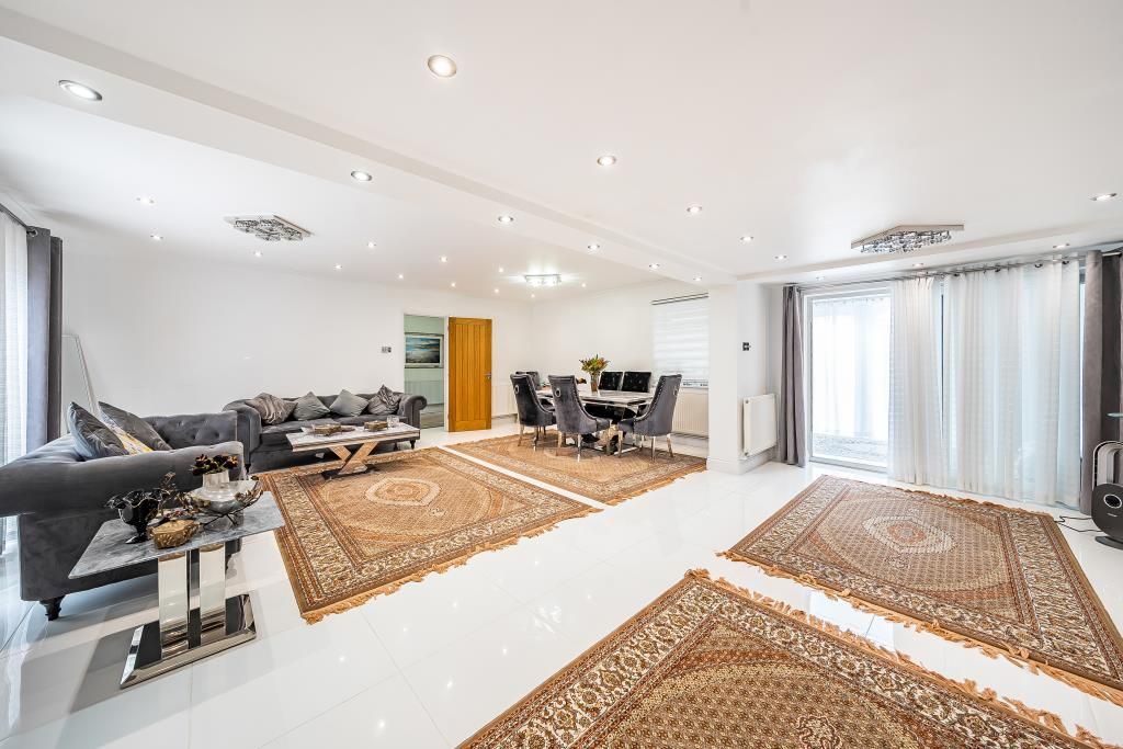Additional image 2 of 2 bed detached bungalow for saleKidlington, Oxfordshire OX5