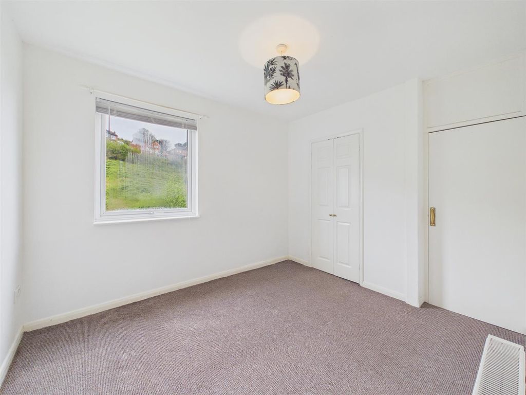 2 bed flat for saleLarkstone Crescent, Ilfracombe EX34 photo 5