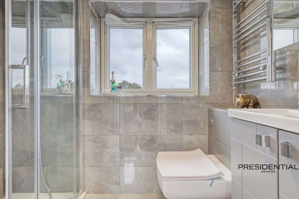 Additional image 37 of 5 bed property for saleKenwood Gardens, Gants Hill IG2