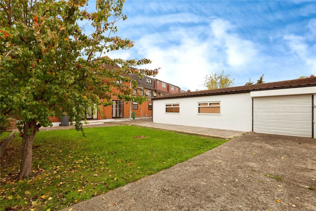 Additional image 25 of 5 bed end terrace house for saleTomswood Hill, Ilford IG6